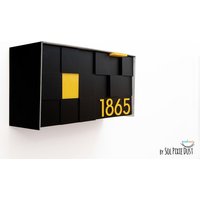 Briefkasten Mit 3D-Acrylgesicht, Schwarzem Aluminiumkörper Und Gelber Nummer Modernes Design Benutzerdefinierter An Der Wand Befestigter von SolPixieDust