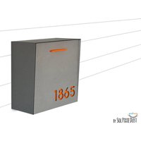 Briefkasten Mit Beton Gesicht | Tür, Aluminium Körper Und Orange Acryl Nummer, Modernes Design, Benutzerdefinierte Mailbox, Wand Typ 1 von SolPixieDust