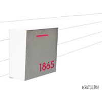 Briefkasten Mit Betonfläche | Tür, Weißem Aluminiumkörper Und Rosa Acrylnummer, Modernes Design, Benutzerdefinierter Briefkasten von SolPixieDust
