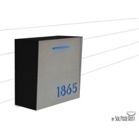 Briefkasten Mit Betongesicht | Tür, Schwarzem Aluminiumkörper Und Blauem Acryl, Modernes Design, Benutzerdefinierter Briefkasten, An Der Wand von SolPixieDust