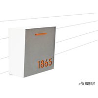 Briefkasten Mit Betongesicht | Tür, Weißem Aluminiumkörper Und Oranger Acrylnummer, Modernes Design, Benutzerdefinierter Briefkasten von SolPixieDust