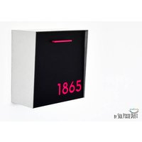 Briefkasten Mit Schwarzem Aluminiumgesicht, Silbernem Gebürstetem Körper Und Rosa Acrylzahlen, Modernes Design, Benutzerdefinierter von SolPixieDust