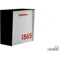 Briefkasten Mit Silberfarbenem Gesicht Aus Aluminiumbürsten, Schwarzem Körper Und Roter Acrylnummer, Modernes Design, Benutzerdefinierter von SolPixieDust