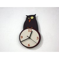 Eule Cartoon - Wanduhr von SolPixieDust