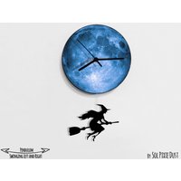 Halloween Hexe Swinging On The Moon - Wanduhr Mit Pendel Unikat Wanddeko Geschenkidee von SolPixieDust