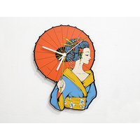 Japan Geisha Mit Regenschirm - Wanduhr von SolPixieDust