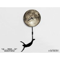 Junge Springender Mond - Wanduhr Mit Pendel Unikat Wanddeko Geschenkidee von SolPixieDust