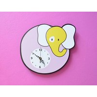 Kleiner Elefant Cartoon - Wanduhr von SolPixieDust