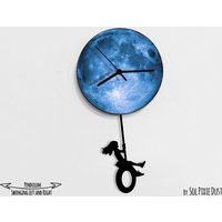 Mädchen Schwingt Auf Reifen - Pendel Wanduhr von SolPixieDust