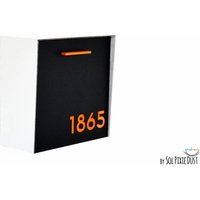 Mailbox Mit Schwarzem Aluminium Gesicht, Brush Silver Körper Und Orange Acryl Nummer, Modernes Design, Benutzerdefinierte Wand Mailbox, Mailnest Mailbox Mit Schwarzem Aluminium Gesicht, Brush Silver Körper Und Orange Acryl Nummer, Modernes Design, Benutzerdefinierte Wand Mailbox, Mailnest von SolPixieDust