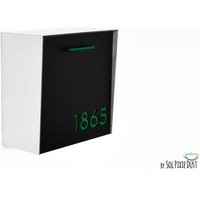 Mailbox Mit Schwarzem Aluminium Gesicht, Silberfarbenem Körper Und Grüner Acrylnummer, Modernes Design, Benutzerdefinierte Für Die Wandmontage Mailbox Mit Schwarzem Aluminium Gesicht, Silberfarbenem Körper Und Grüner Acrylnummer, Modernes Design, Benutzerdefinierte Für Die Wandmontage von SolPixieDust