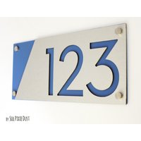Moderne Hausnummern, Alucobond Mit Blauer Acryl - Hausnummer Moderne Hausnummern, Alucobond Mit Blauer Acryl - Hausnummer von SolPixieDust