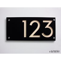 Moderne Hausnummern - Rechteckiges Schwarz Mit Beigem Acryl Moderne Hausadresse Schild Türnummer Hotelzimmernummer von SolPixieDust