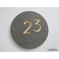 Moderne Hausnummern Rund Beton Mit Beige Acryl - Hausnummer Schild Türnummer Moderne Hausnummern Rund Beton Mit Beige Acryl - Hausnummer Schild Türnummer von SolPixieDust