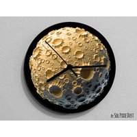 Planet - Wanduhr Planet - Wanduhr von SolPixieDust