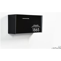 Schwarze Aluminium | Acp Mailbox Mit Silberner Faserlasergravur Moderne Mid Century Benutzerdefinierte Personalisierte Nummer An Der Wand Befestigter von SolPixieDust