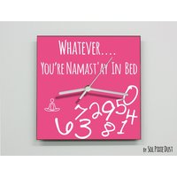 Wie Auch Immer, Du Bist Namast'ay in Bed/Square Pink - Wanduhr Wie Auch Immer, Du Bist Namast'ay in Bed/Square Pink - Wanduhr von SolPixieDust