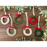 Makramee Mini Weihnachtskranz Ornamente | Typ B Makramee Mini Weihnachtskranz Ornamente | Typ B von SolanicaMacrame