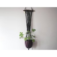 Schwarze Makramee Hängende Pflanzer /Moderne Boho-Dekor /Topflappen /Makramee Pflanze Kleibügel /Boho Wandbehang von SolarisHandmadeLab