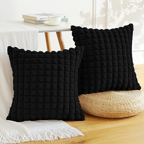 Soleebee 2er Set Plüsch Samt Kissenbezüge, Weiche Künstliche Pelz Plaid Textur Kissenbezug Sofa Zierkissenbezüge Dekokissen Kissenhülle Set für Couch Schlafzimmer Zuhause Dekor (40x40cm, Schwarz) von Soleebee