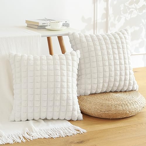 Soleebee 2er Set Plüsch Samt Kissenbezüge, Weiche Künstliche Pelz Plaid Textur Kissenbezug Sofa Zierkissenbezüge Dekokissen Kissenhülle Set für Couch Schlafzimmer Zuhause Dekor (40x40cm, Beige Weiß) von Soleebee