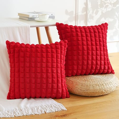 Soleebee 2er Set Plüsch Samt Kissenbezüge, Weiche Künstliche Pelz Plaid Textur Kissenbezug Sofa Zierkissenbezüge Dekokissen Kissenhülle Set für Couch Schlafzimmer Zuhause Dekor (45x45cm, Rot) von Soleebee