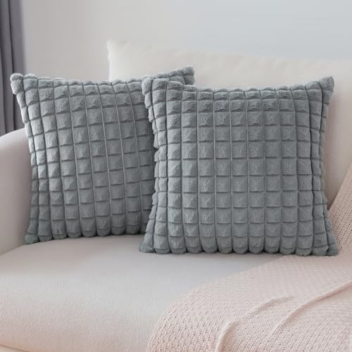 Soleebee 2er Set Plüsch Samt Kissenbezüge, Weiche Künstliche Pelz Plaid Textur Kissenbezug Sofa Zierkissenbezüge Dekokissen Kissenhülle Set für Couch Schlafzimmer Zuhause Dekor (50x50cm, Rauchgrau) von Soleebee