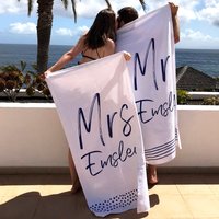 Flitterwochen Personalisierte Hochzeit Strandtücher - 2-Er Set | Hochzeitsgeschenke Geschenke Für Ihn Sie Paare Geschenk Ideen Flitterwochen Personalisierte Hochzeit Strandtücher - 2-Er Set | Hochzeitsgeschenke Geschenke Für Ihn Sie Paare Geschenk Ideen von Solesmith