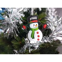 Personalisierte Weihnachtsbaum Acryl Christbaumkugel Dekoration - Schneemann von SoloSignsUKShop