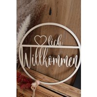 Dekokranz Herzlich Willkommen, Holz Dekokranz Herzlich Willkommen, Holz von SolusHerzwerk