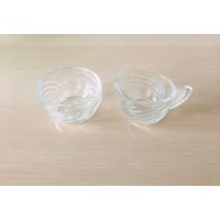 Set Aus Sahnekännchen Und Zukerschale Weißen Pressglas von SolveigsStudio
