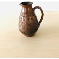 Vintage Formschöne Kleine Braune Keramikvase, Mit Ritzdekor 50 Er Jahre von SolveigsStudio