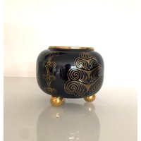 Wunderschöne Kobaltblaue Vase Auf Drei Kleinen Goldenen Füßen, Handbemalt, Jaeger Porzellan von SolveigsStudio