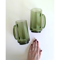 Vintage 1970Er Jahre Mcm Hazel Atlas Grünes Glas Bierkrüge, Retro Becher, Barware von SomeLikeItRetroCo