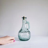 Vintage 1980Er Jahre Blau Grün Glas Dekanter, Weinkaraffe, Geprägte Flasche, Kerzenständer, Blumenvase von SomeLikeItRetroCo