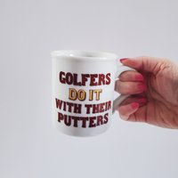 Vintage 1980S Tasse "Golfers Do It With Your Putters" Retro Golfing Mug, Lustige Kaffeetasse, Knebelgeschenk, Made in Japan von SomeLikeItRetroCo