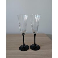 Vintage Luminarc Onyx Black Stem Champagner Flöten - Geripptes Glas, 2Er Set Vintage Luminarc Onyx Black Stem Champagner Flöten - Geripptes Glas, 2Er Set von SomeLikeItRetroCo