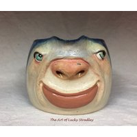 Milchkännchen - Rad Geworfen, Hand Verändert Und Geformt. Nur Ein Freundliches Gesicht Mit Ihrem Kaffeesahne Zu Genießen von SomethingLucky13