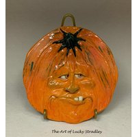 Pumpkin Teller - Rad Geworfen, Von Hand Verändert Und Skulptierte Keramikplatte Oder Wandbehang. Ein Freundliches Gesicht Zum Genießen Für Die von SomethingLucky13