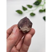 Chevron Amethyst Raw. Leicht Endend Amethyst. 100% Natürliche Formation. Brazilien Chevron Amethyst Raw. Leicht Endend Amethyst. 100% Natürliche Formation. Brazilien von SomethingMined