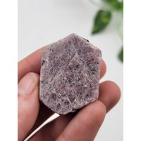 Natürlicher Hexagonal Rubin Mit Schallplattenhaltern. 100% Natürliche Formation Rubin. Indien von SomethingMined
