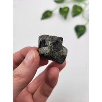 Oktaeder Epidot Kristall. Endend Epidot. Einzigartige Formation. 100% Natur. Pakistan Oktaeder Epidot Kristall. Endend Epidot. Einzigartige Formation. 100% Natur. Pakistan von SomethingMined
