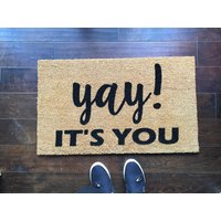 Yay It Es You Doormat, Happy Welcome Home Deco, Front Porch Porch, To See You Yay It Es You Doormat, Happy Welcome Home Deco, Front Porch Porch, To See You von SomethingToStopFor