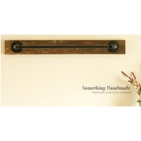 Industrie Scheunenholz Badezimmer Set Rustikal 1892 Reclaimed Scheune Holz 18 Oder 24 Zoll Handtuch Bar/ Handtuchleiste/Robe Rack von Somethinghandmademn