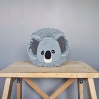 Punch Needle Koala Kissen - Handgemachtes Kinderzimmer Dekor Niedliches Tier Wald Baby Zimmer Geschenk Plüsch Kuscheltier von SomethingsCompany
