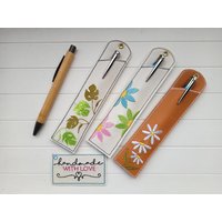 Stiftehülle Stiftetui Besticktes Kunstleder, Vegan, Stift Halter Stiftemäppchen Geschenk Kollegin Lehrerin von SonnenGlueck
