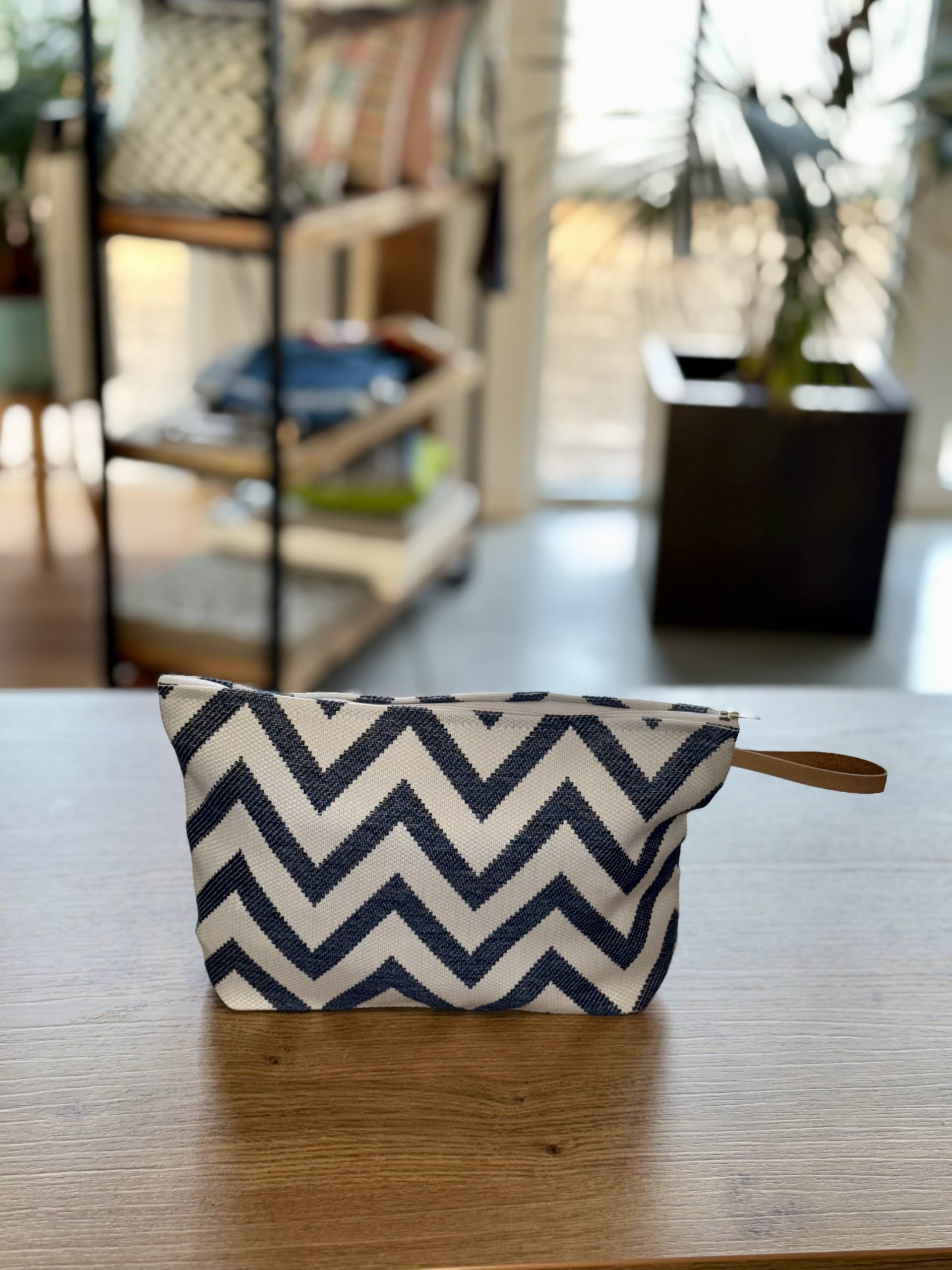 Kulturbeutel Cannes Zig Zag | Farbe: 03728964K Kulturbeutel Cannes Zig Zag | Farbe: 03728964K von Sonnenmax GmbH