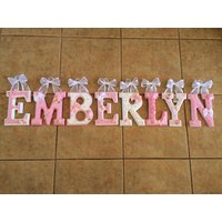 Custom - 6 "Pink Und Pearl Kinderzimmer Thema Abgeschrägte Hölzerne Hängende Wandbuchstaben 13.25 Pro Buchstabe Für Oder von SoooooCute