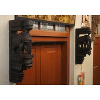 Holz Wandhalter Paar Corbel Elefant Statue Antik Regal Vintage Stil Home Dekor Tür Eingang Skulptur Tier Themen Wand Dekor Selten von SooryaKiranCrafts