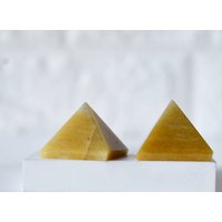 Gelbe Aventurin-Kristall-Heil-Pyramide - Pyramide Für Crystal Grid Und Chakra Balancieren von SoothingCrystalStore